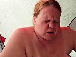 मैं प्रेग्नेंट मिल्फ को संवेदनशील निपल्स के साथ राइड करते हुए देखना पसंद करता हूं