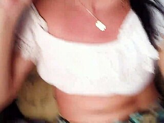 Descontando a raiva da empresa de �nibus se masturbando gostoso veja mais em xv red