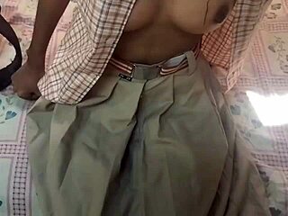 पार्टी के बाद बेंट ओवर फक के लिए कॉल करती है हॉट कॉलेज गर्ल