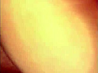 o corno demorou a chegar então eu fui dar uma rapidinha com outro macho