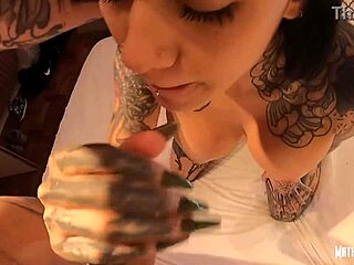 Tayna Crispim fucks tattoo artist! 🔥