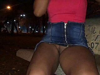 A safada casada encontra um cara desconhecido e faz sexo com ele