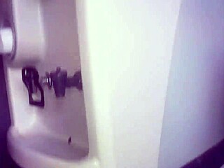 Descontando a raiva da empresa de �nibus se masturbando gostoso veja mais em xv red