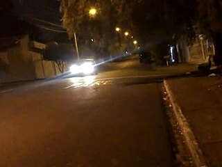 A safada casada encontra um cara desconhecido e faz sexo com ele