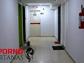 A Loirinha Cintia Mandou Seu Vizinho Vir Se Explicar