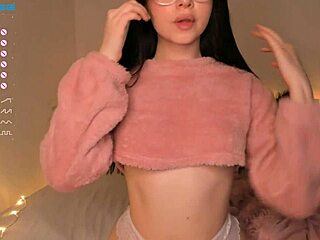Petite 18+ Cutie Liza Shines on Web Chat!