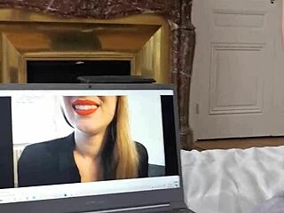 Ma copine sucks me off watching French amateur Julynovember porn!