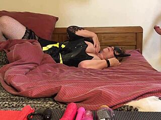 Granny Batgirl sucks Batman’s cock in wild oral scenes