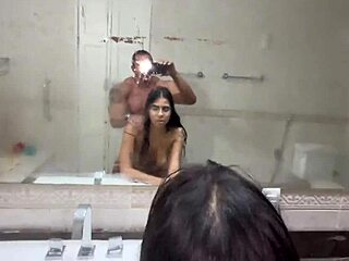 Peguei Minha Enteada Nua No Banheiro E Ela Me Ofereceu A Bucetinha No Pelo E Eu Gozei Dentro