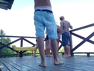 Vazou Vídeo De Estudantes Gravando Suruba No Deck Dos Dormitórios Completo No Red E No Sheer