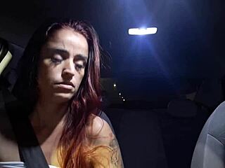 Safada Trabalha De Motorista De Aplicativo E Pega Homem Se Masturbando No Banco De Trás