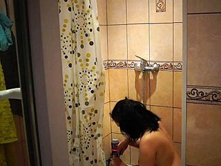Hidden Camera Catches Girlfriend Showering in Fetish Voyeur Clip