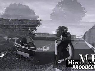 Sofia Mayers En Un Dulce Encuentro En La Orilla