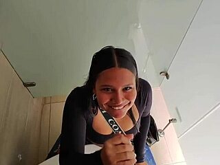 too risky, you really wanna bang here in public streets?