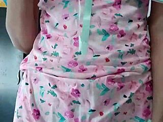 क्या इनोसेंट कॉलीग सेक्सी पिंक पजामाज मॉडल करती है वाइल्ड सोलो शो में?