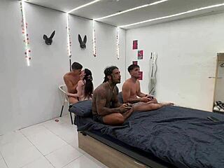 ब्रिटनी डच लैटिन गैंगबैंग में शामिल होती है वाइल्ड ऑर्गी के लिए