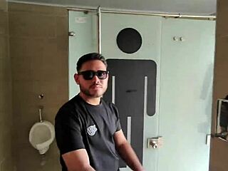 too risky, you really wanna bang here in public streets?