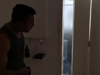 Espiando Loira Tomando Banho e Trocando de Roupa Ate Ela Perceber que Eu Estava Olhando e Veja Oque Aconteceu