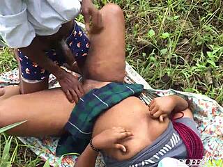 अम, लोकल डॉक्टर मुझे बुश ले गया, जैसे मेरी चूत को जोर से चोदना, क्वीन अनिता अफ्रीका स्टाइल