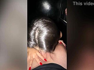 Liberada Pelo Corno no Gloryhole Novinho Jorrou