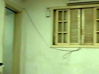 Espiando Loira Tomando Banho e Trocando de Roupa Ate Ela Perceber que Eu Estava Olhando e Veja Oque Aconteceu