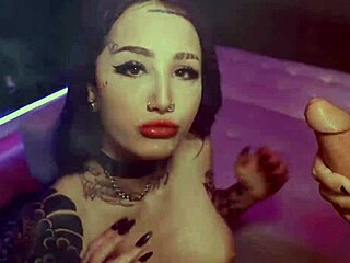 वाऊ! मैडी ब्लेज़ वेट गॉथ गर्लफ्रेंड सीन में stun करती है!