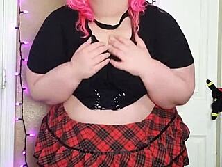 Hairy bbw goes without panties