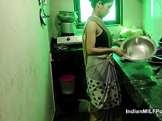 Thaiger squirts in shower