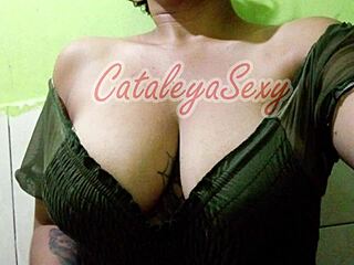 Huge tits model sends her sexy photos for our fans to enjoy subscribe now 😍📸