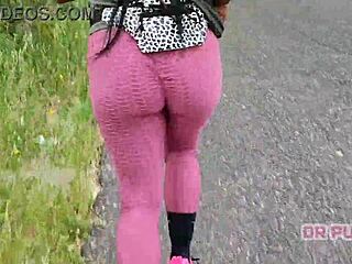 ebony with big ass in leggings running alone