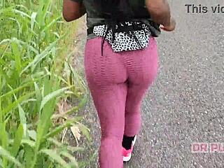 ebony with big ass in leggings running alone