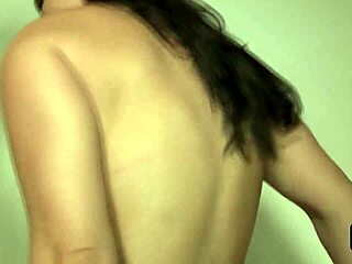 Can Georgia Jones Resist Licking Sinn Sage's Muff?