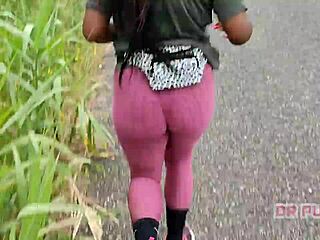 ebony with big ass in leggings running alone