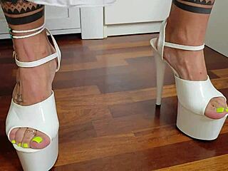 Loving that foot fetish fuck