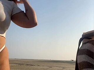 hoje eu vou dar só uma chupadinha na praia com meu namorado musculoso