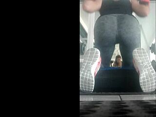 Look at flaca rica bent over in gym