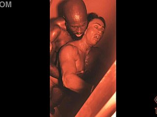 स्टैक्स: रूबी मसल रेड लाइट डिस्ट्रिक्ट में डोमिनेट करती है