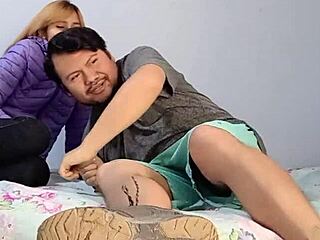 mi novio cornudo mi hermanastra me pide un favor y yo la ayudo sin condon