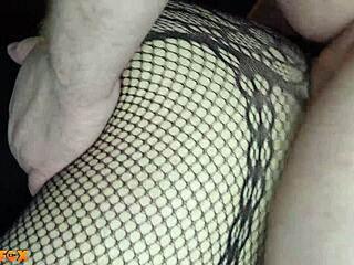 Amateur milf swallows huge cum load from blowjob