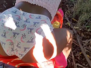 I met a stunning brunette amateur outdoors and masturbated with her until cum