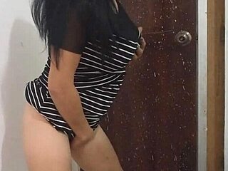 sexy stepmom wedding से पहले hot dance करती है, buttocks flash करती है