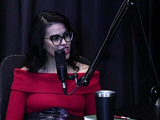 Started with sensual photos, chatted in first appointment, explained about sg, always been naughty and fucked on street - annie clementine