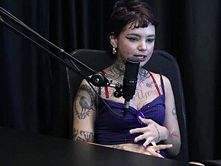 Started with sensual photos, chatted in first appointment, explained about sg, always been naughty and fucked on street - annie clementine