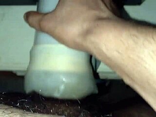 Guy came to rest on the homemade pussy of a hot summer day