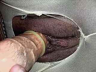 น้ำเงี่ยนของเธอเอาให้สอยแหย่เข้าไปได้ทั้งสอง