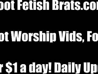 Hey, wanna worship my sexy feet with me tonight?