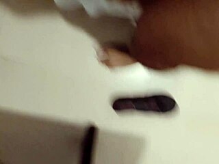 Nueva victima gime delicioso en la cama