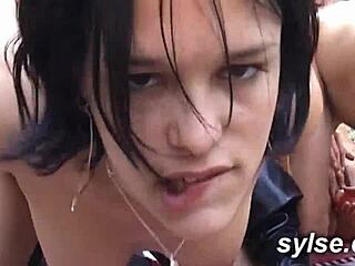 2 amatrices lesbiennes exhib dans les champs