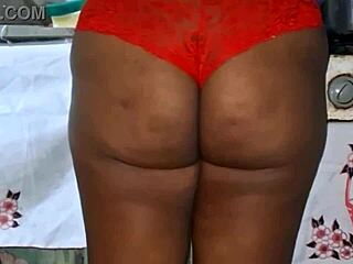 Crente Safada Na Cozinha Showing Off Huge Body