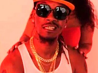 वो लंड को पॉप्सिकल की तरह चूसती रफ चुदाई में